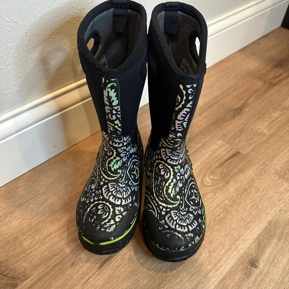 Bogs Classic Tuscany Rain Boots Kids Size 2 Black Paisley Floral Waterproof Snow